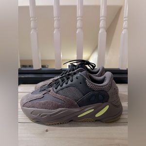 ❌SOLD❌ Adidas Yeezy 700 Mauve